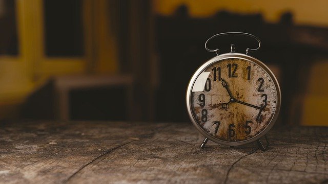 When do the clocks change for daylight saving time in 2022?